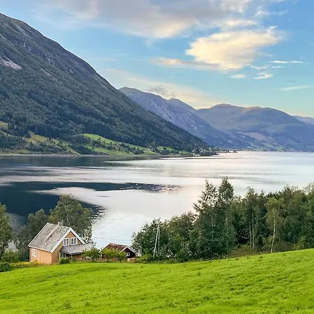 Smukt Hjem I Vassenden